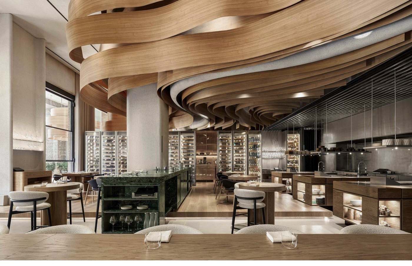 Birch restaurant (Dubai) — 메인 홀. 천장의 나무 리본이 안쪽 오픈키친까지 이어진다