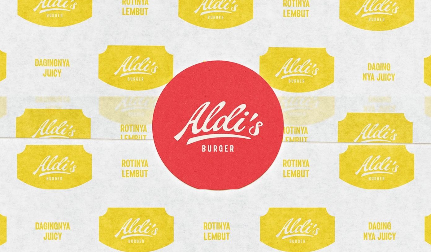 Aldi's Burger Visual Identity — 포장 종이 패턴. 노란 배지와 말을 번갈아 깔고 가운데 빨간 원