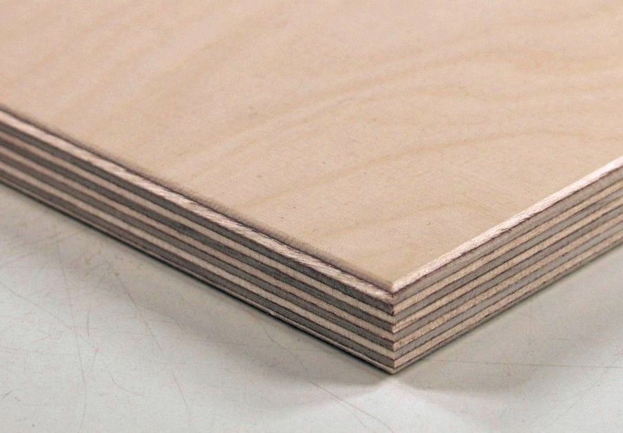자작합판 마구리. 얇은 단판이 결을 엇갈려 여러 겹 붙어 있다(핀란드산 15mm)