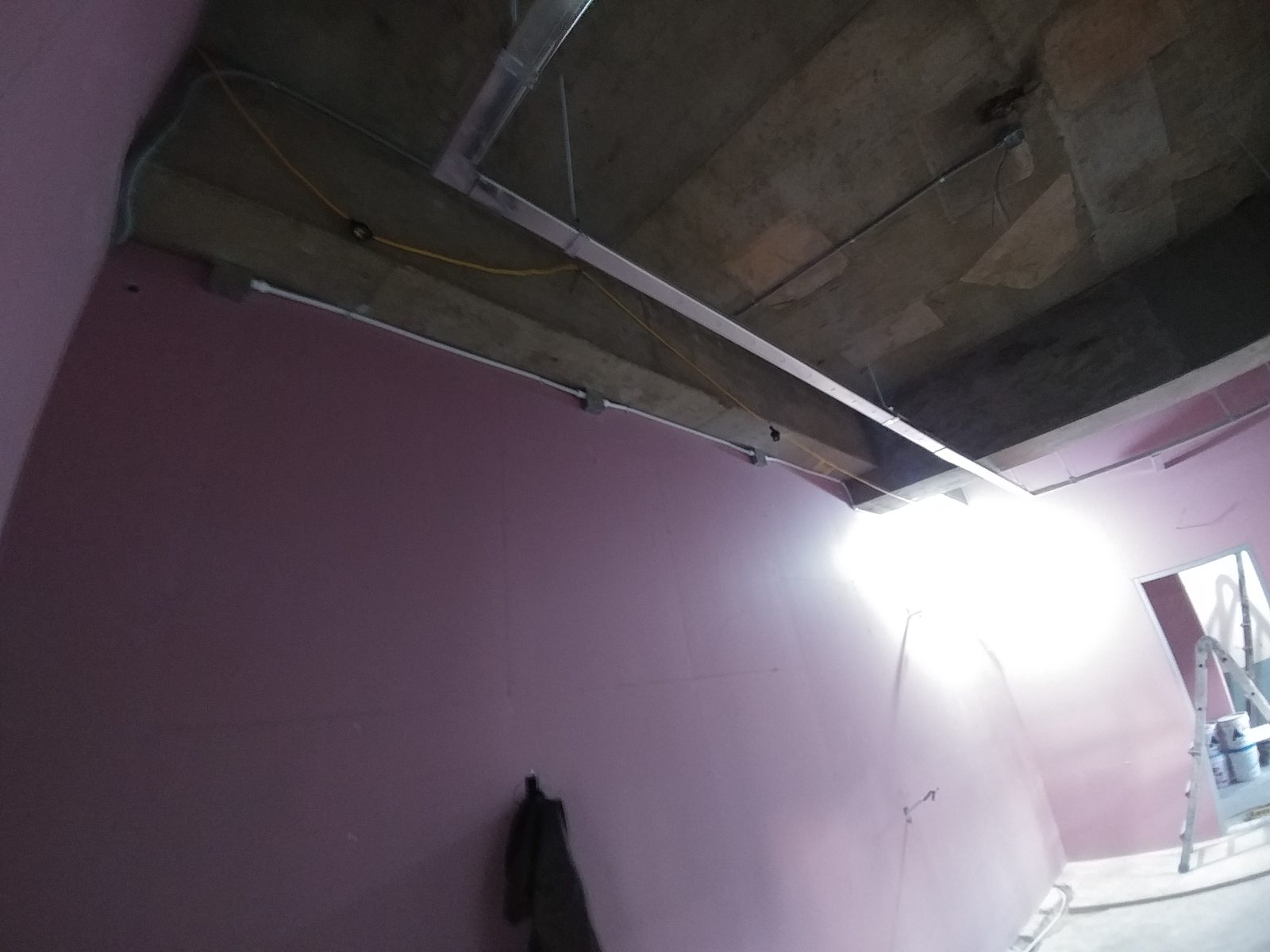테리베리 대구 달서점 시공 — 선반과 구획 벽
