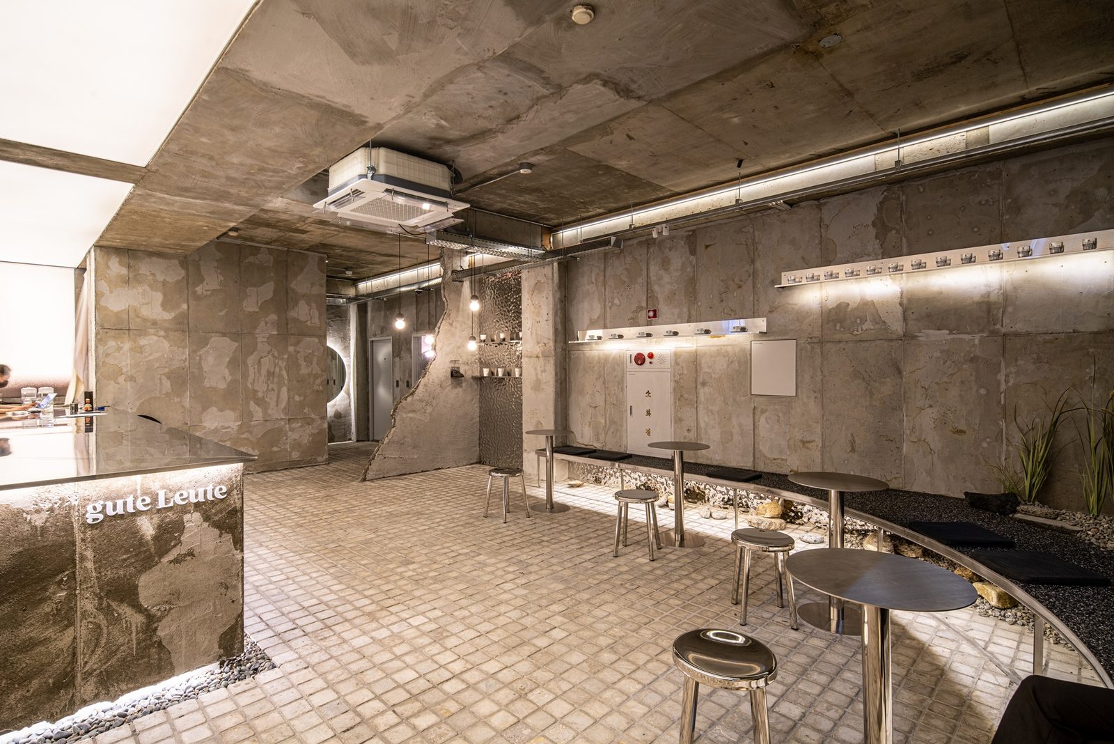 구테로이테 강남구청점 카페 사진 35